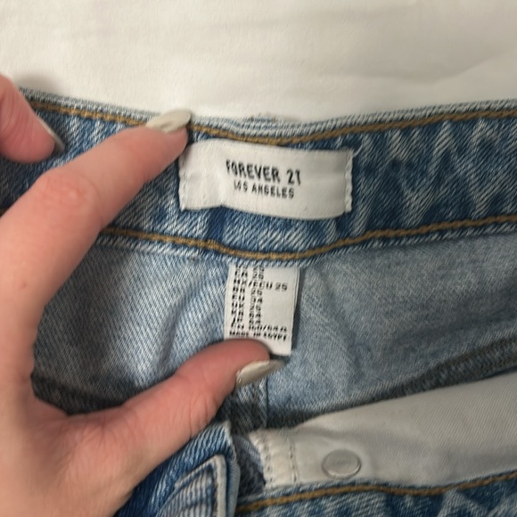 Forever 21 Jean denim shorts - Picture 3 of 3